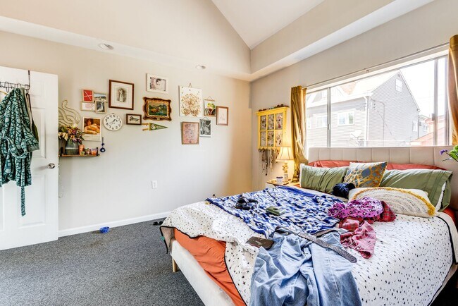 Building Photo - 2324 Berg St