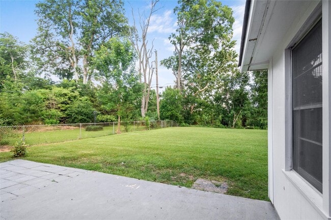 Building Photo - 833 Camilla Dr