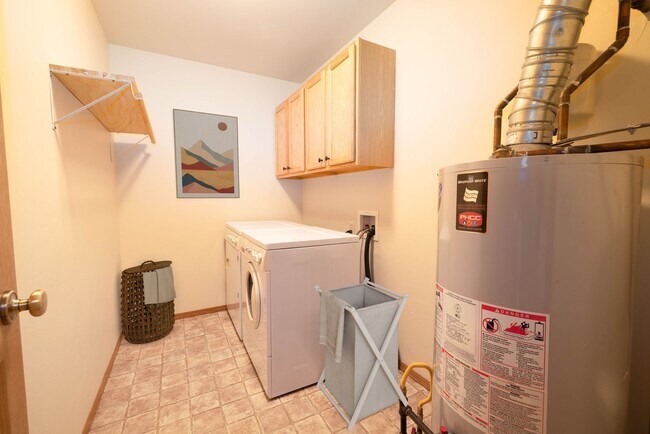 Building Photo - 2969 Warbler Way