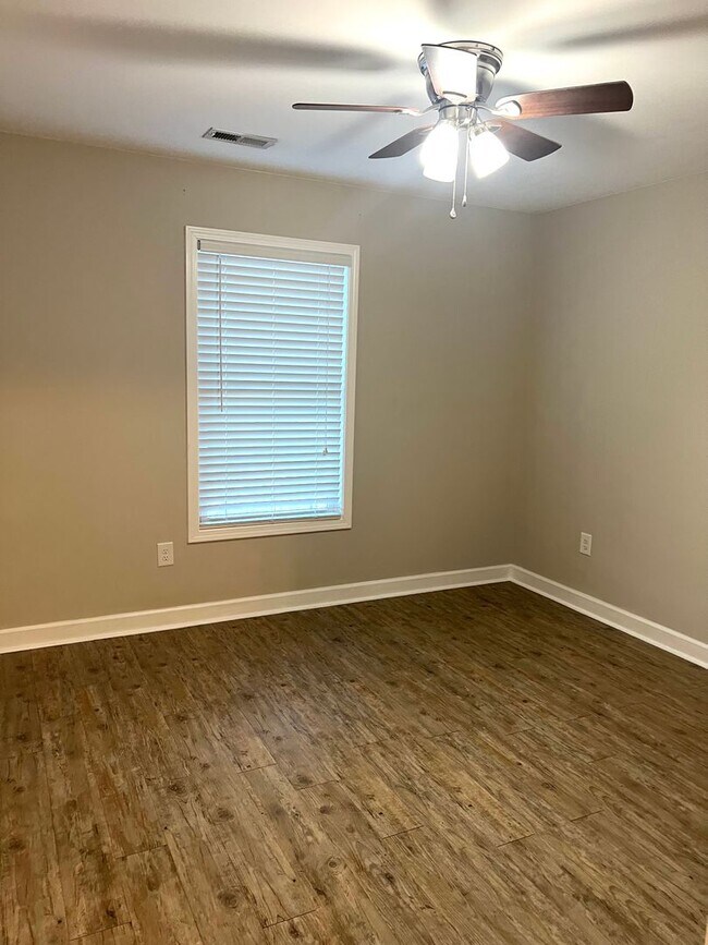 Building Photo - Duplex Apartment For Rent in Denver NC