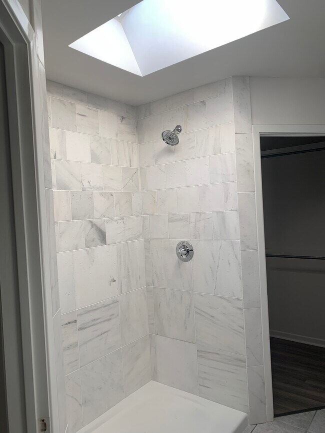 Building Photo - 7633 Thompson Pky