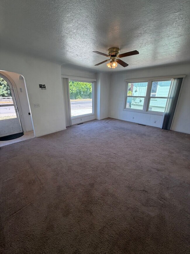 Building Photo - 2 Bedroom with a garage with Large fenced yard!