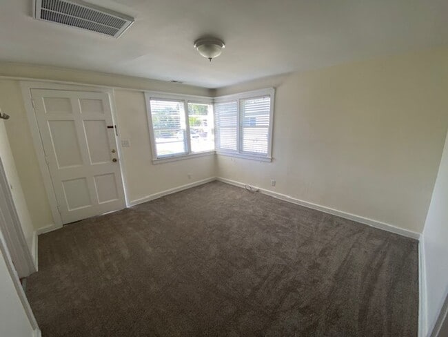 Building Photo - 821 Walnut St