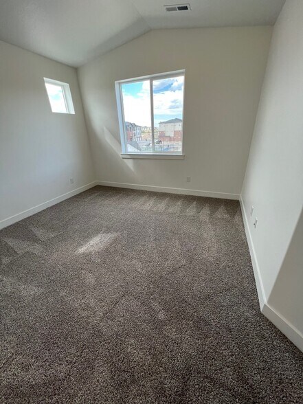 Building Photo - 3363 Hardman Way