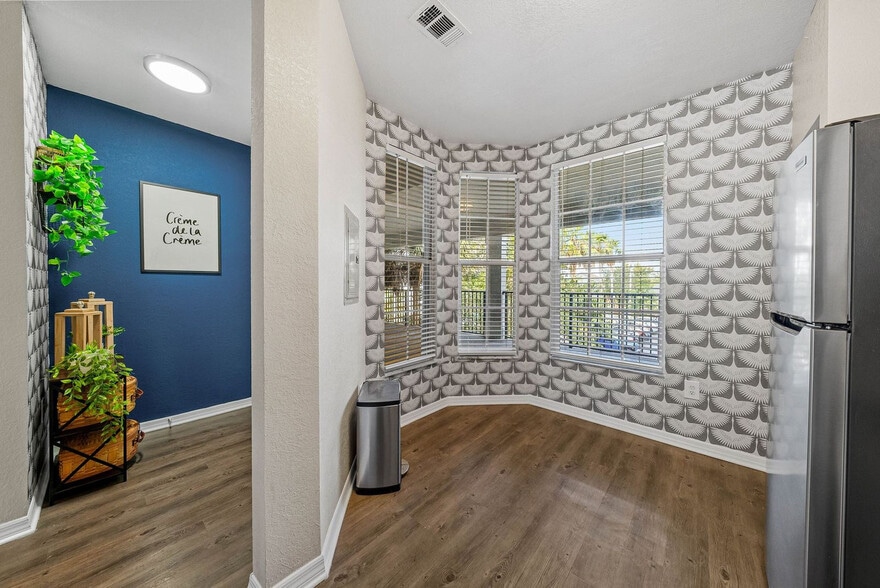 Building Photo - 10142 Montague St