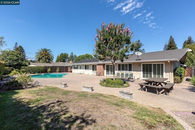 Building Photo - 432 Stonefield Pl