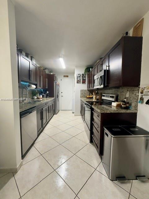 Building Photo - 13951 Kendale Lakes Cir