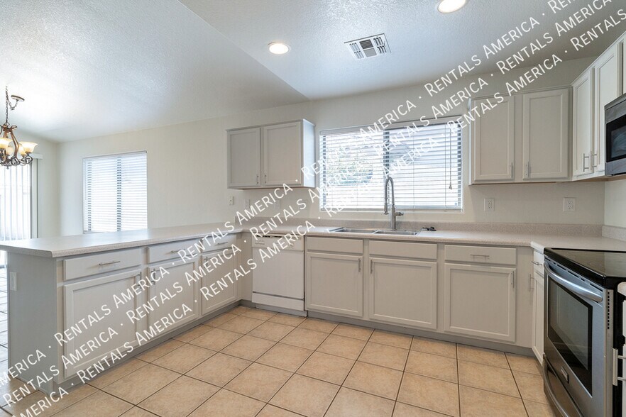 Building Photo - 13367 W Redfield Rd