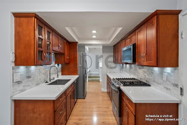 Building Photo - 567 Blue Jay Dr