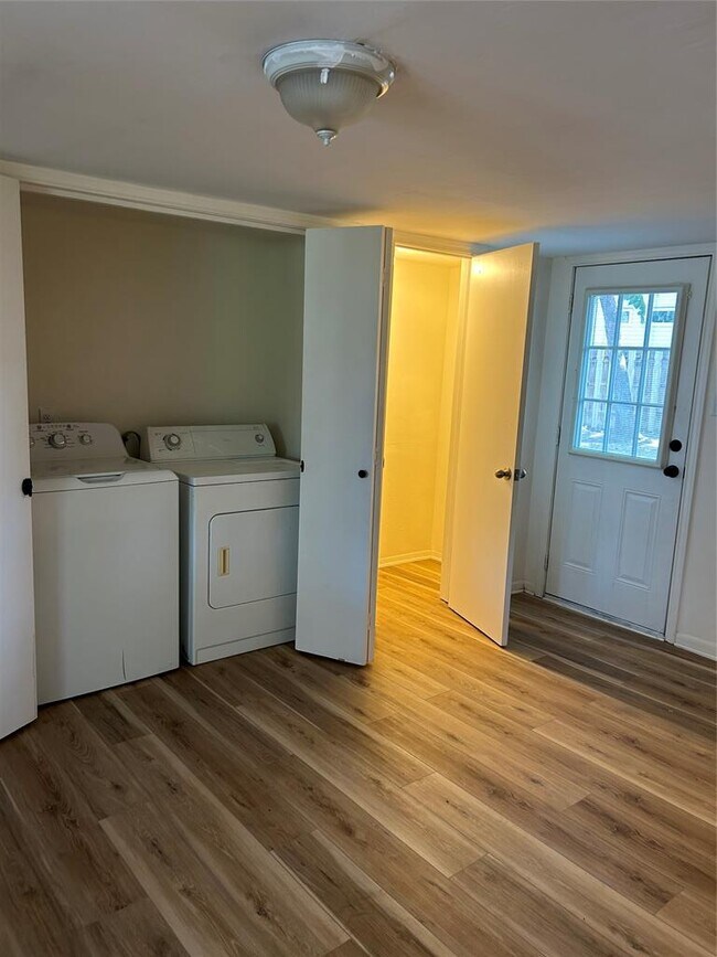 Building Photo - 2017 Karen Ave
