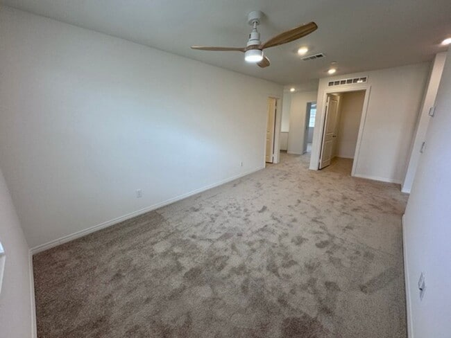 Building Photo - Welcome to Your Brand New 3 Bedroom Solar Home in the Gated Willow Springs Community of Murrieta!