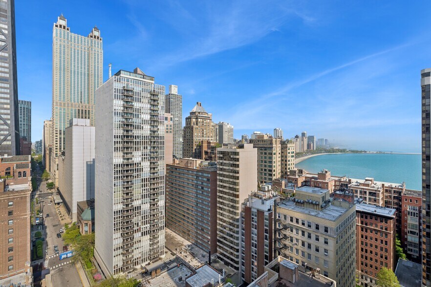 Building Photo - 253 E Delaware Pl