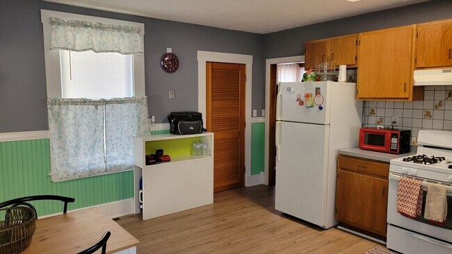 Building Photo - 7 Pearl St