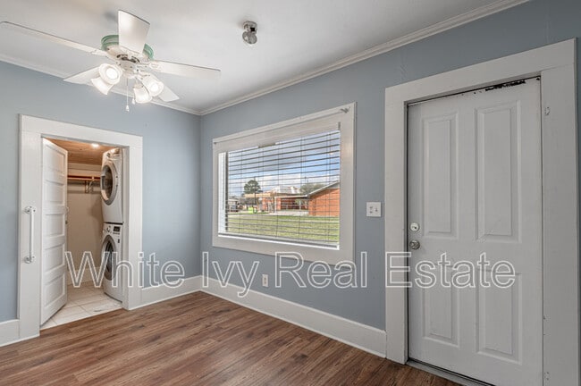 Building Photo - 254 S Railroad St