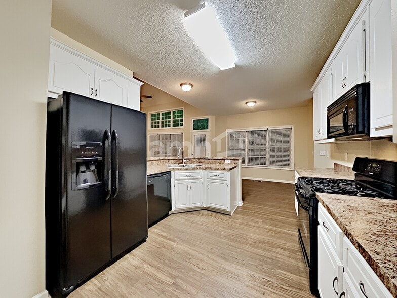 Building Photo - 2046 Township Dr