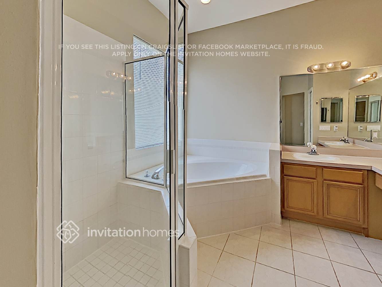 Building Photo - 10401 Canary Isle Dr