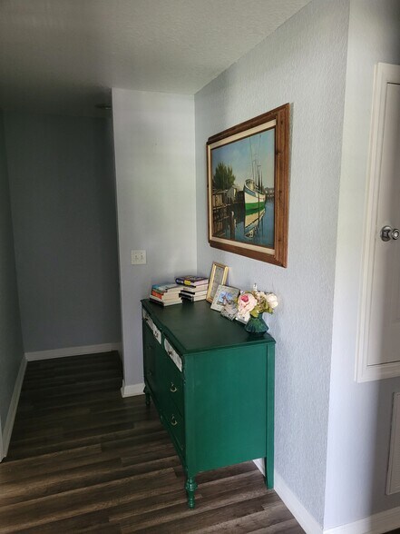 Building Photo - 1758 31st Ave N