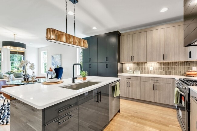 Building Photo - 660 Vernon Ave