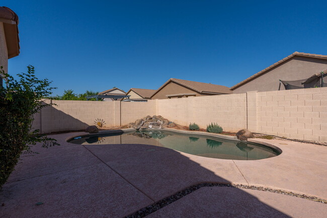 Building Photo - 15224 W Desert Hills Dr