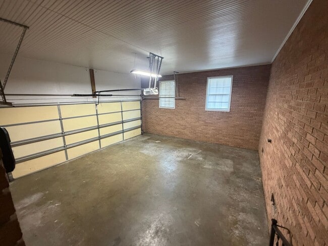 Building Photo - 215 Lesesne Dr