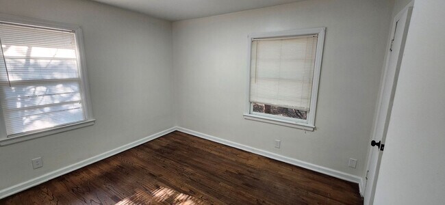 Building Photo - 3 bedroom home near base