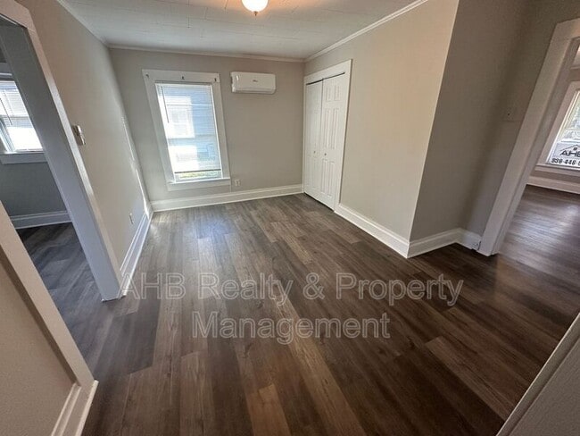 Building Photo - 511 Cummings St