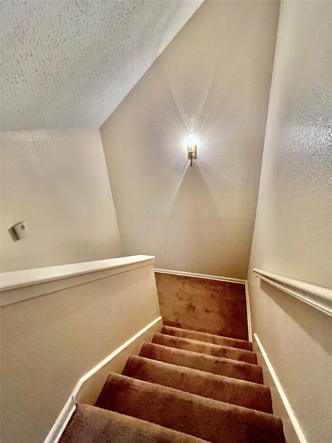 Building Photo - 21 April Hill