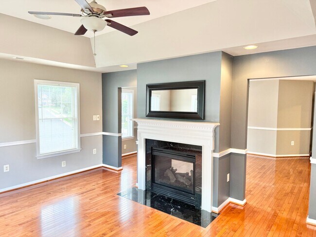 Building Photo - GORGEOUS FORMER MODEL HOME - MINUTES TO QUANTICO