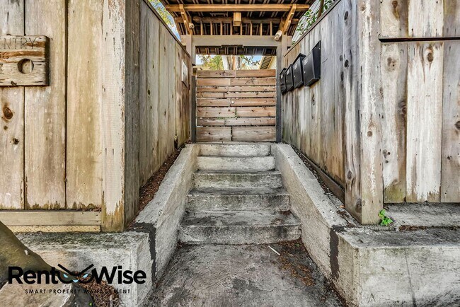 Building Photo - 130-136-136 Mullen Ave