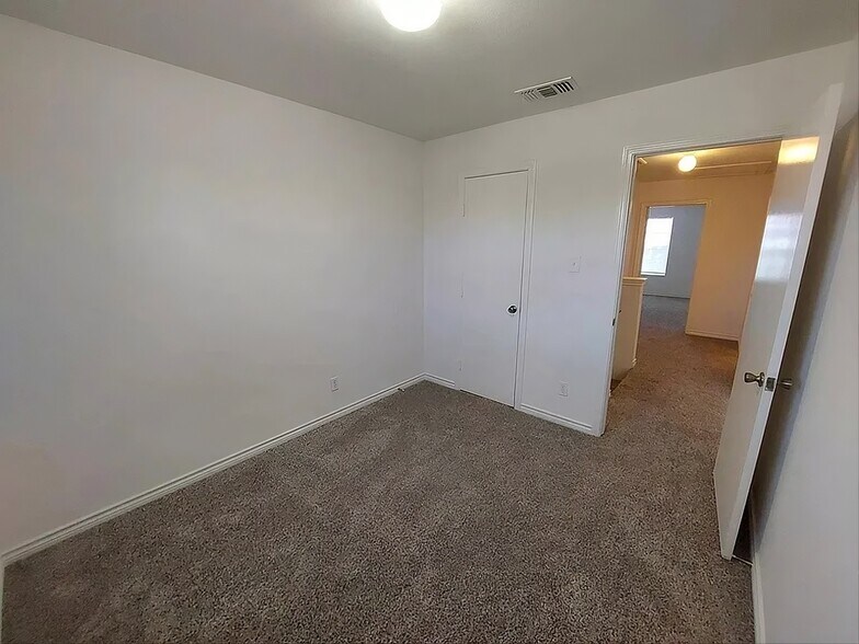 Building Photo - 7818 Kingsbury Wood