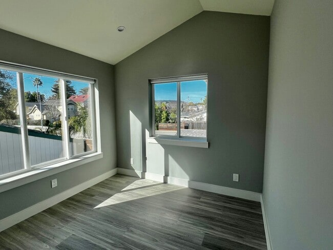 Building Photo - 620 Columbia St