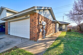 Building Photo - Cozy Edmond Duplex with Fireplace & Built-...