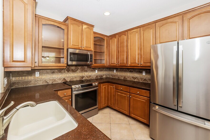 Building Photo - 13492 W Cypress St