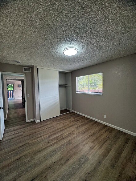 Building Photo - 118 Yorkshire Ct