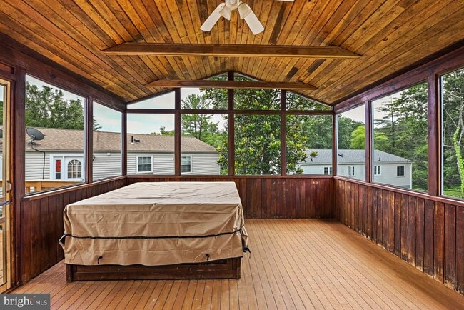Building Photo - 9409 Mirror Pond Dr