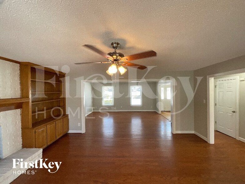 Building Photo - 3801 Blairwood St