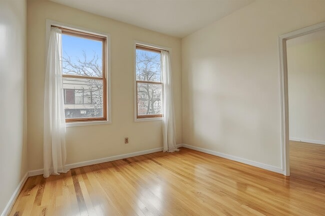 Building Photo - 618 Washington St