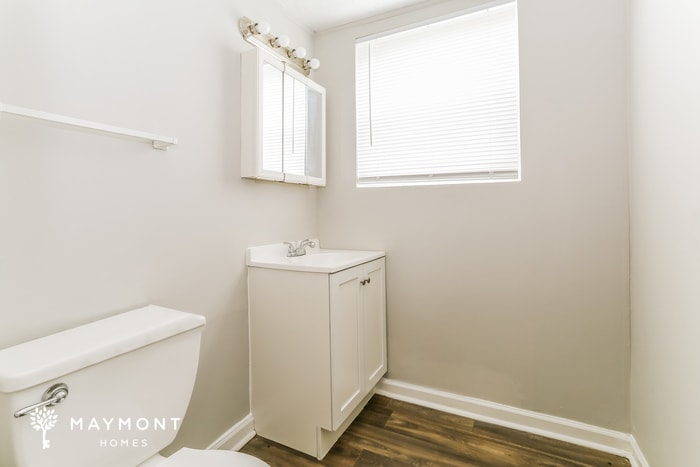 Building Photo - 2637 Sherborne Crescent