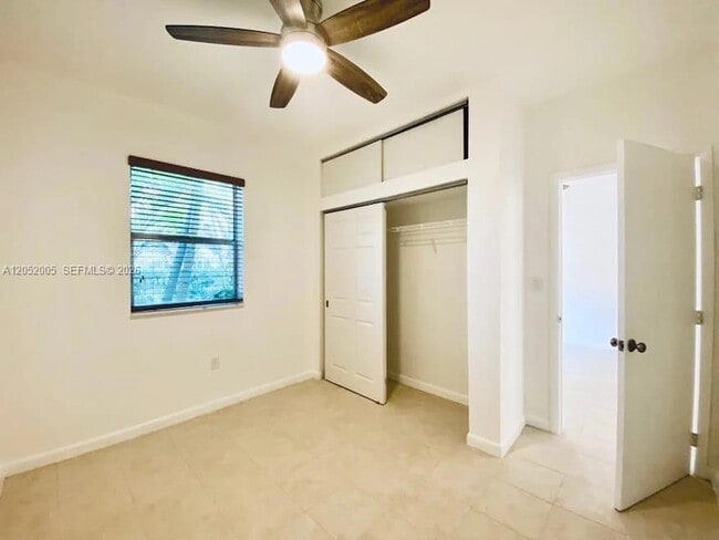 Building Photo - 910 Bay Dr