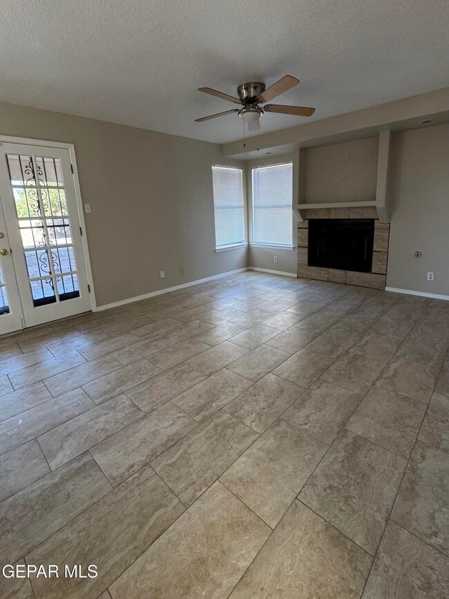 Building Photo - 1801 Garden Gate Way