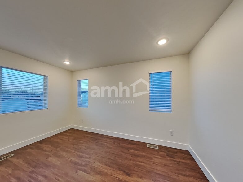 Building Photo - 11502 W Mesquite St