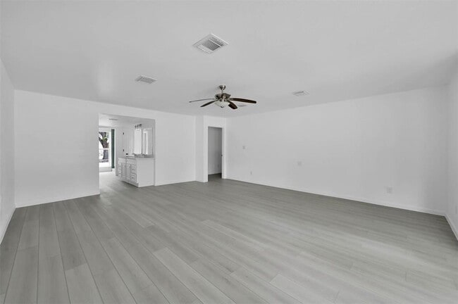 Building Photo - 549 Brandon Rd