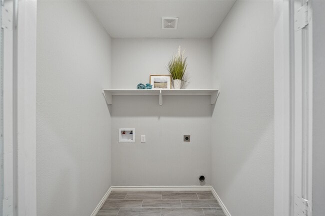 Building Photo - 396 Westchase St