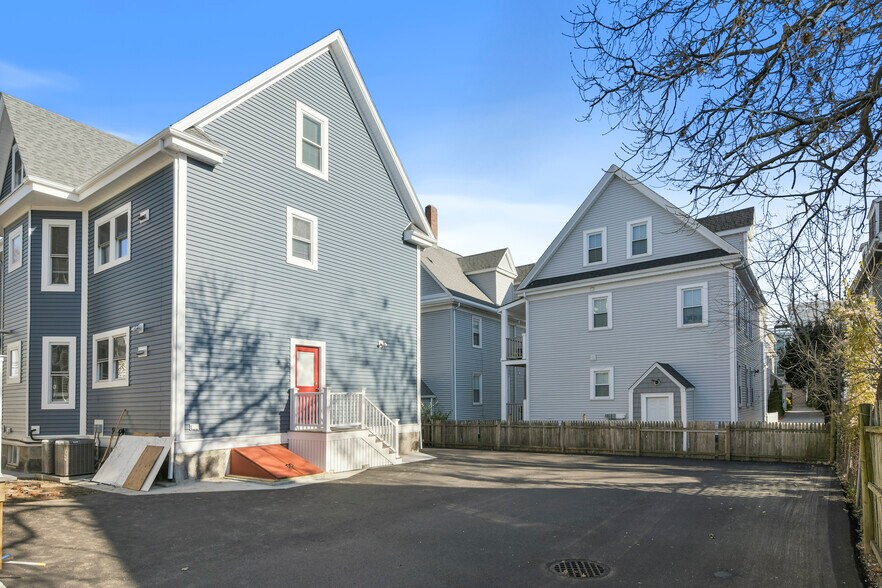 Building Photo - 4 Benson St