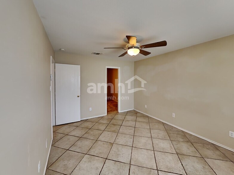 Building Photo - 10711 N Shaenridge