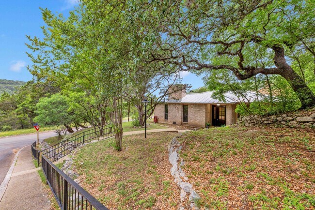 Building Photo - Charming 3/2 in Scenic Helotes, TX