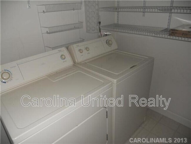 Building Photo - 10675 Hill Point Ct