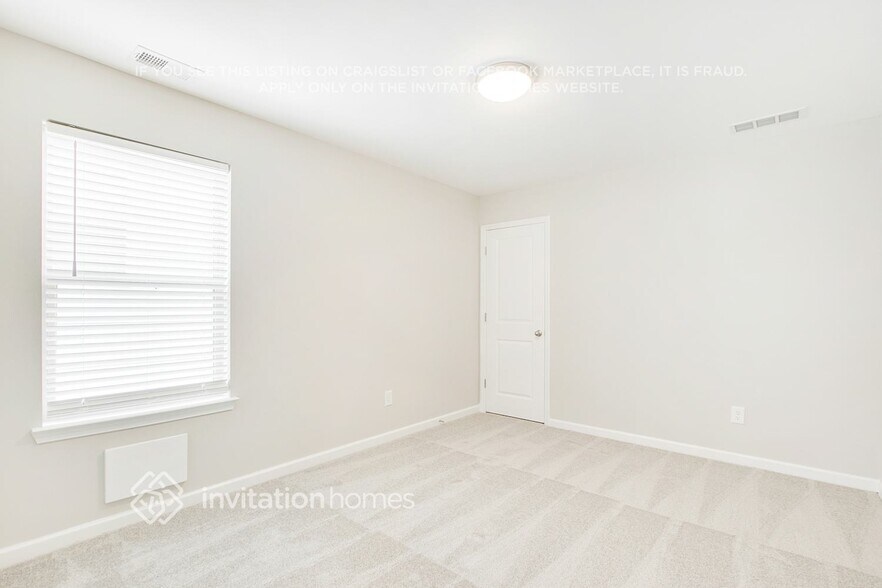 Building Photo - 3941 Lake Manor Way