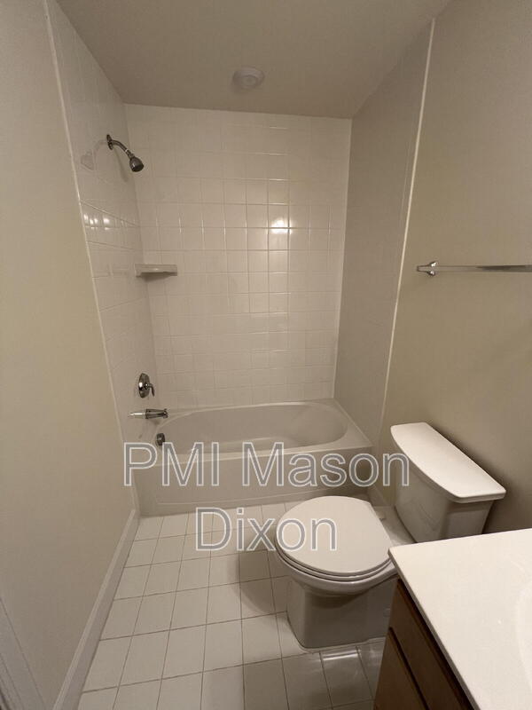 Building Photo - 9105 Fox Stream Way