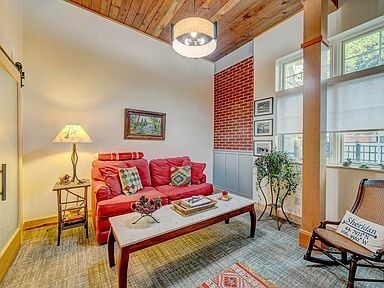 Building Photo - 1300 Burton St